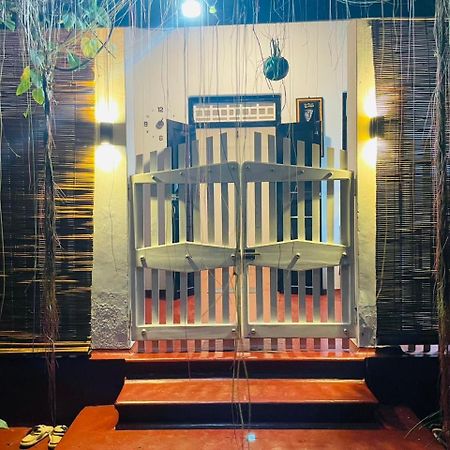 Ami Place Rooms With Kitchen Hikkaduwa Bagian luar foto