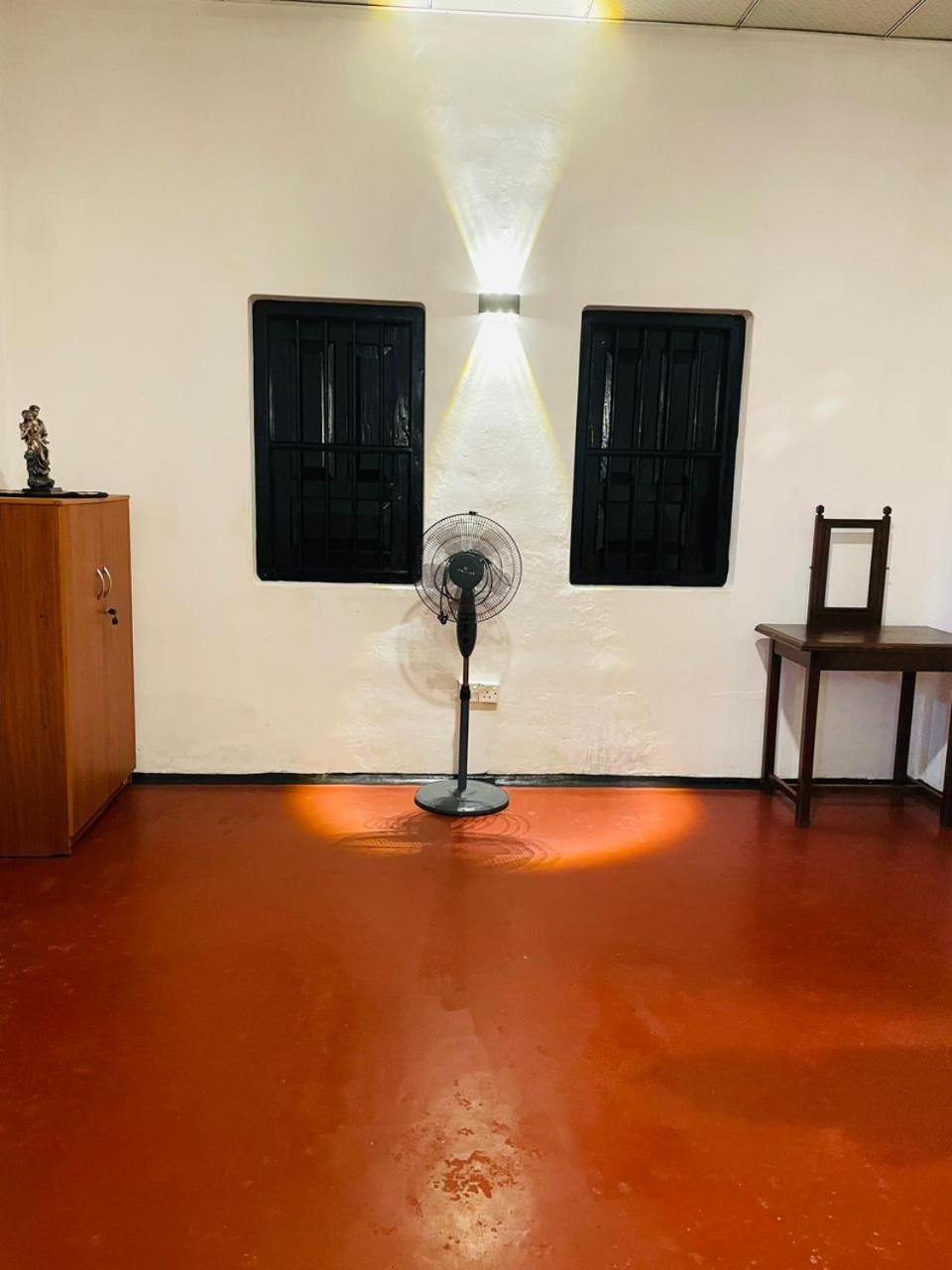 Ami Place Rooms With Kitchen Hikkaduwa Bagian luar foto