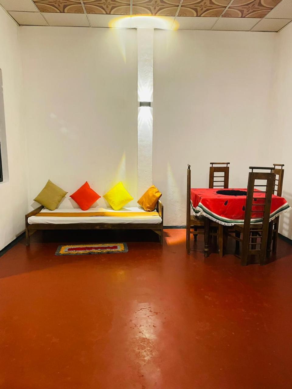 Ami Place Rooms With Kitchen Hikkaduwa Bagian luar foto