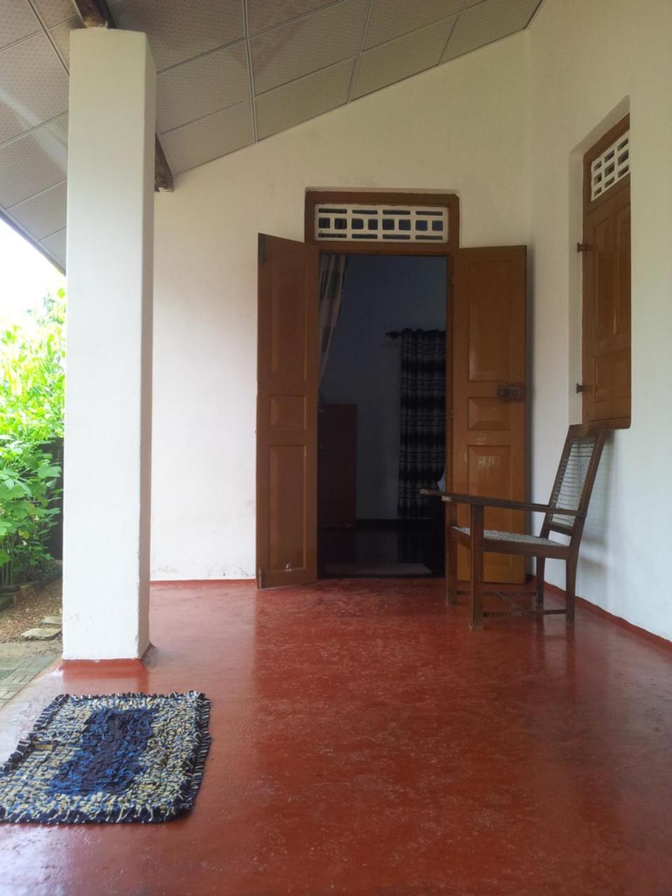 Ami Place Rooms With Kitchen Hikkaduwa Bagian luar foto